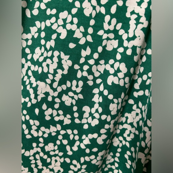 DIANE VON FURSTENBERG GREEN PRINT WRAP DRESS - Picture 3 of 7